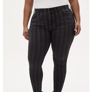 Torrid Bombshell Skinny Jeans Black Stripe Super Soft 20R